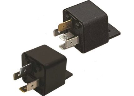 Relé de 5 pines 24V para aplicaciones marinas e industriales.