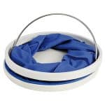 Foldable 9L bucket in blue fabric, compact and durable, ideal for nautical activities and camping.