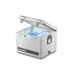 Enfriador portátil Dometic Cool Ice WCI 55 con tapa abierta.