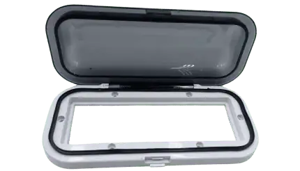 Piastra autoradio compatibile con vari modelli, codice L4600230, per installazione semplice.
