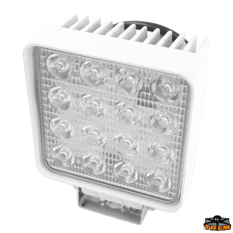 Faro impermeabile con 16 LED da 3W, ideale per illuminazione esterna robusta.